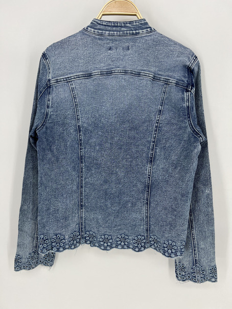 Stylish Denim Jacket with Lace Detail - Image 3
