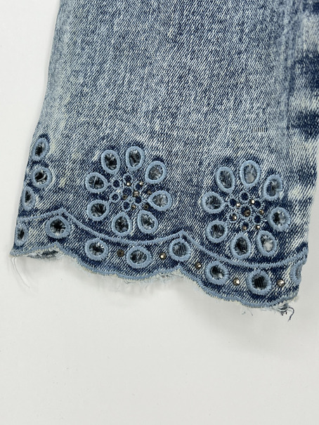 Stylish Denim Jacket with Lace Detail - Image 4