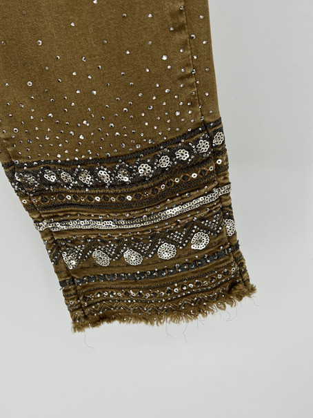 Premium Designer Jeans with Paisley Accents - Fashion Forward Collection! - Image 6