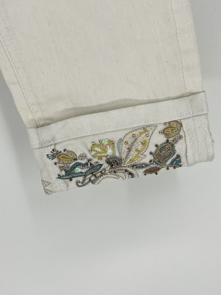 Premium Designer Jeans with Paisley Accents - Fashion Forward Collection! - Image 4
